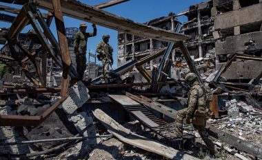 Këshilltari i kryebashkiakut të Mariupolit: Goditëm bazën dhe vramë njëqind ushtarë rusë