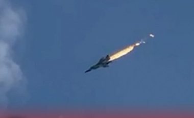 Aeroplani luftarak i ukrainasve lokalizon ata rusë, u vihet pas – i gjuan me raketa