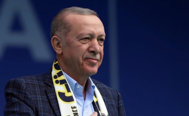 Pesë ditë para zgjedhjeve, Erdogan njoftoi për rritje prej 45 për qind të pagave të nëpunësve civilë