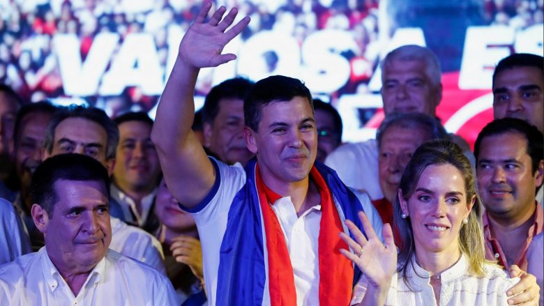 U bë prind në adoleshencë, nuk hoqi dorë nga studimet – kush është presidenti i ri i Paraguajit?