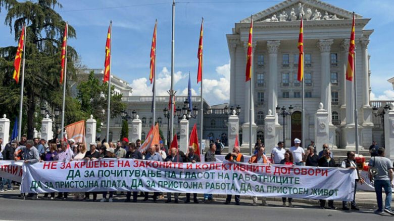 KSL protestoi në Shkup, “Qebapë për punëtorët, biftek për Qeverinë”