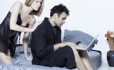Për shkak të shikimit të pornografisë, meshkujt sot nuk po mund t’i kënaqin femrat!
