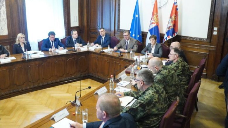 Këshilli i Sigurisë Kombëtare të Serbisë pas mbledhjes me Vuçiqin: Ushtria mbetet në gatishmëri luftarake