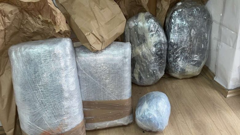 “Kthesa” vë në pranga një person – i sekuestrohen mbi 25 kilogramë drogë në vlerë 27 mijë euro