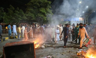 Protesta të dhunshme pas arrestimit të ish-kryeministrit pakistanez - gjashtë të vdekur dhe disa të plagosur