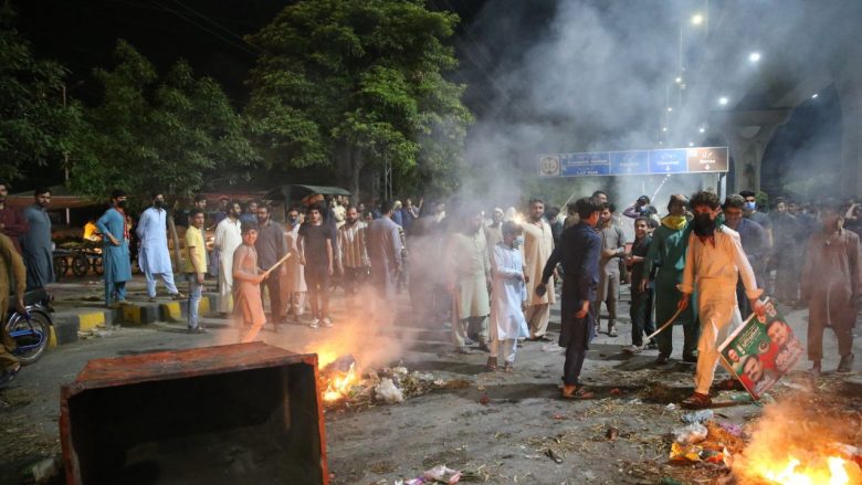 Protesta të dhunshme pas arrestimit të ish-kryeministrit pakistanez – gjashtë të vdekur dhe disa të plagosur