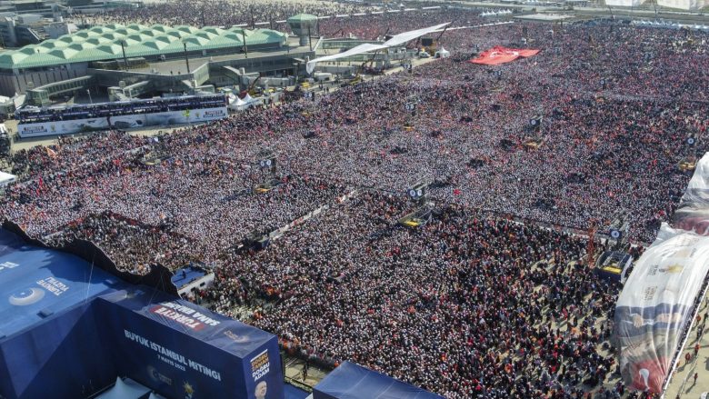 Rreth 1,7 milion njerëz morën pjesë në tubimin e fushatës së Erdoganit në Stamboll – këto janë fjalët që ua tha ai të pranishmëve