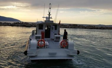 Policia shpëton dy turistë gjermanë që kishin mbetur të izoluar në Gjirin e Gramës