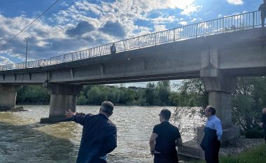 Hoti: Ura mbi Drinin e Bardhë paraqet rrezik për qarkullim, Qeveria nuk ka ndërmarrë asnjë veprim