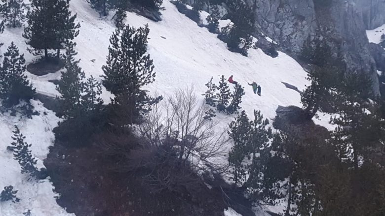 Shpëtohen me helikopter tre turistët çekë, kishin mbetur të bllokuar në Malin e Jezercës