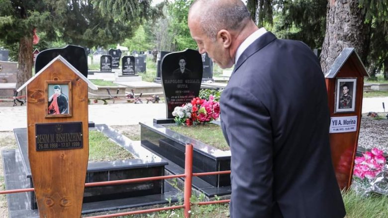 Haradinaj përkujton dëshmorët e Gjakovës dhe heroin Bahri Fazliu