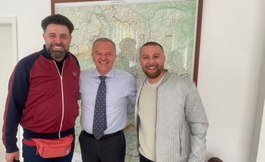 Ambasada italiane në Kosovë pret në takim MC Kreshën dhe Lyrical Son