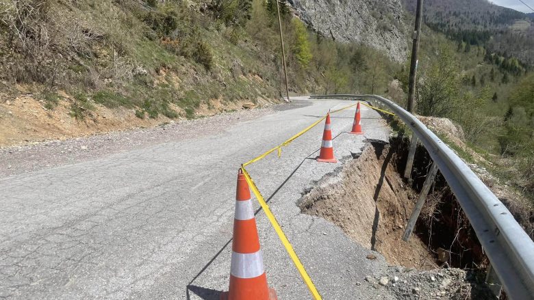 Dëmtohet rruga Pejë-Rugovë, deputeti Dreshaj i bën apel Qeverisë: Reagoni sa nuk është bërë vonë