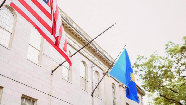 Osmani në Harvard: Flamuri i Kosovës valon krah atij të Amerikës