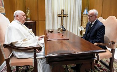Xhaferi flet rreth takimit me Papa Françeskun: U zotuam se do të ndërmarrim aktivitete për hapjen e Përfaqësisë së Selisë së Shenjtë në Shkup