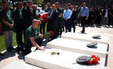 Haradinaj kujton të rënët e Batalionit Gardist “Shkëlzen Haradinaj”: Ata ranë duke u bërë mburojë për ushtarët e plagosur në betejë