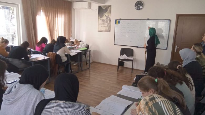 “Spens shkolla” me kurs për rrobaqepësi në Tetovë