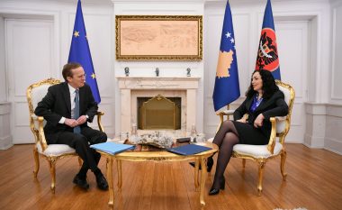 Osmani pas takimit me zyrtarin e BE-së: Bandat kriminale të mbështetura nga Vuçiqi kanë qëllim destabilizimin e Kosovës
