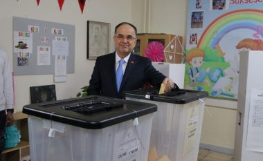 Voton Presidenti Begaj: Këto votime nuk janë të partive politike, janë të qytetarëve