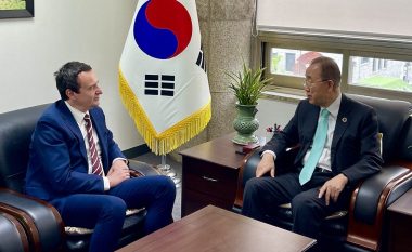 Kurti takon ish-Sekretarin e Përgjithshëm të OKB, Ban Ki-moon, e informon për arritjet dhe zhvillimet në Kosovë