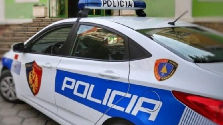 Theri me thikë 64 vjeçarin, arrestohet i dyshuari në Vlorë