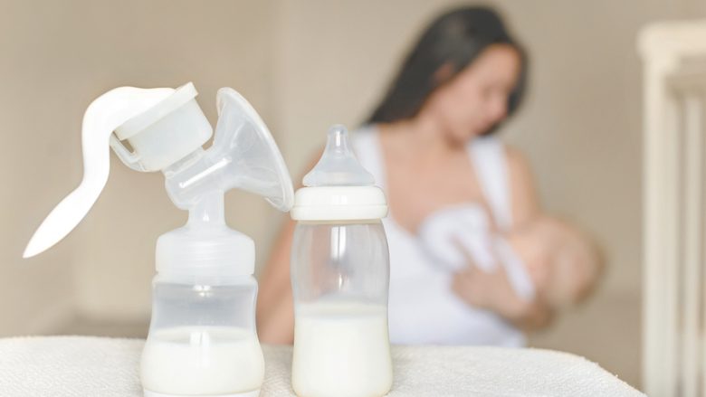 Shpjegohet nga ekspertët: Qumështi i nënës mund të qëndrojë për disa orë para konsumimit