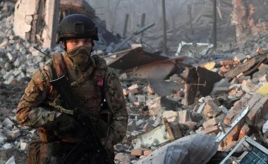 "Urime, Yevgeny,... je i rrethuar": Gjenerali i pensionuar amerikan tregon pse Rusia në thelb ‘po komandon rrënojat’ në Bakhmut