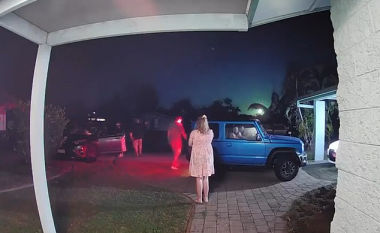 Një kamerë kap momentin kur meteori ndriçon qiellin e Queensland të Australisë