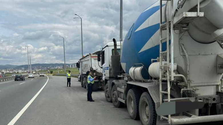 Policia vazhdon kontrollin e autobusëve dhe kamionëve – shqipton 50 tiketa trafiku