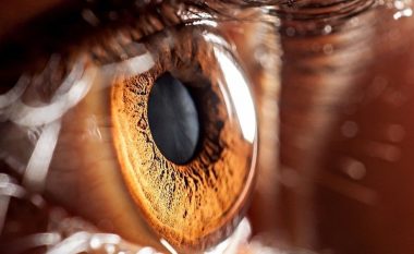 Sytë bojëqielli janë shumë të veçantë, por ja pse njerëzit me sy kafe të bëjnë për vete