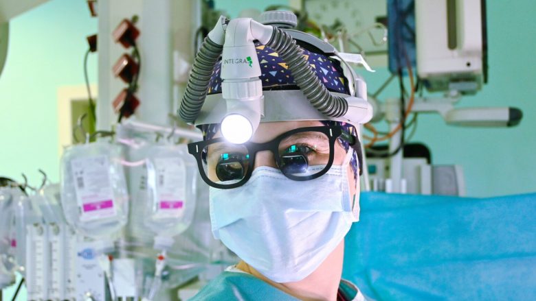 Dr. Simona Patçeva është kardiokirurgia e parë femër në Maqedoni, pjesë e ekipit të Klinikës Zhan Mitrev