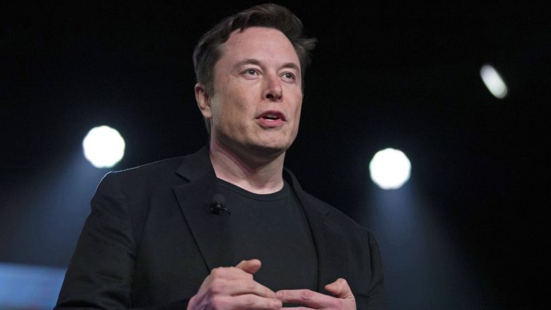 Musk thotë se askush nuk do të punësohet në Tesla pa miratimin e tij personal