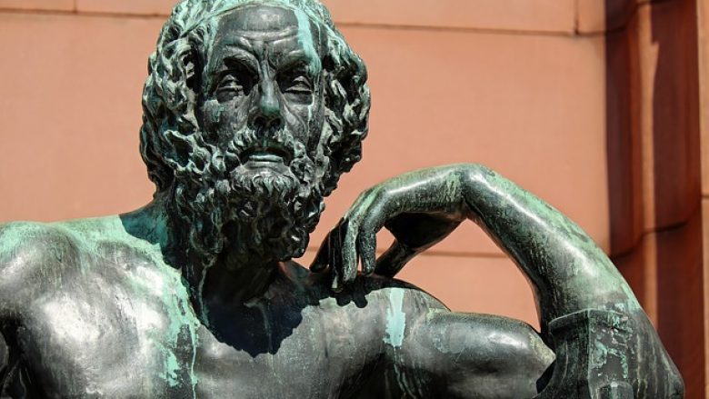 Teoritë kontradiktore për ekzistencën e Homerit