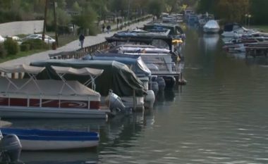 Varka dhe motoskafë të vjetër nga BE dhe SHBA ndotin Liqenin e Ohrit