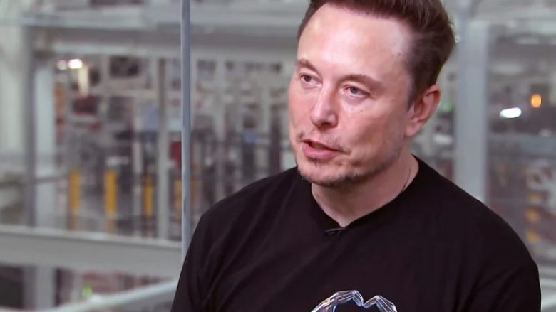 Musk: Puna nga shtëpia është “moralisht e gabuar”