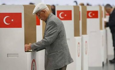 Përfundon votimi për zgjedhjet presidenciale dhe parlamentare të Turqisë – priten rezultatet e para