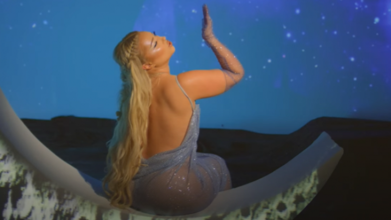 Ronela Hajati me paraqitje sensuale në klipin e këngës së re “Si yll”