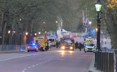 Pallati Buckingham në Londër në “bllokim” pasi një person u arrestua me dyshimin për posedim të armëve