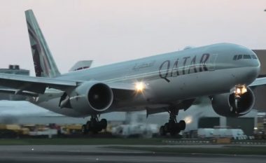 Piloti kosovar, Breznica ulë aeroplanin Boeing 777 në aeroportin e Londrës