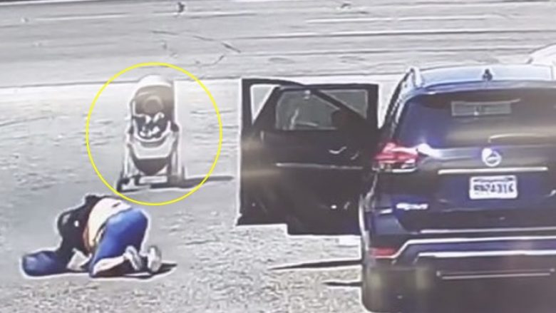 Një burrë i panjohur arriti të kapte karrocën ‘e arratisur’ pak para se bashkë me foshnjën në të, të futej në një autostradë në Kaliforni