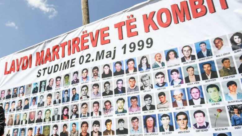Bëhen 24 vjet nga masakra në Studime të Vushtrrisë, ku u vranë 116 shqiptarë nga forcat serbe