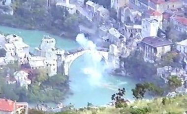Publikohen për herë të parë pamjet ‘të fshehura për 30 vjet’ që tregojnë momentin e shembjes së Urës së Vjetër në Mostar