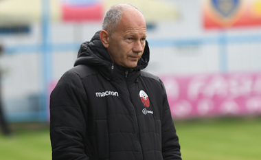 Qatip Osmani jep dorëheqje nga posti i trajnerit të Shkëndijës