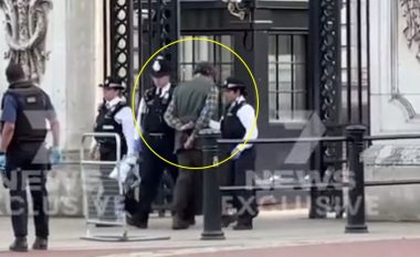 Momenti i arrestimit të njeriut që ‘ia mësyu Pallatit Buckingham në Londër dhe deshi të vriste Mbretin’