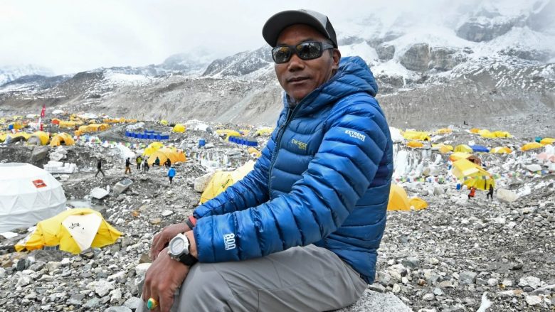 Udhërrëfyesi që u ngjit në malin Everest për herë të 28-të thotë se nuk e ka ndërmend të ndalet