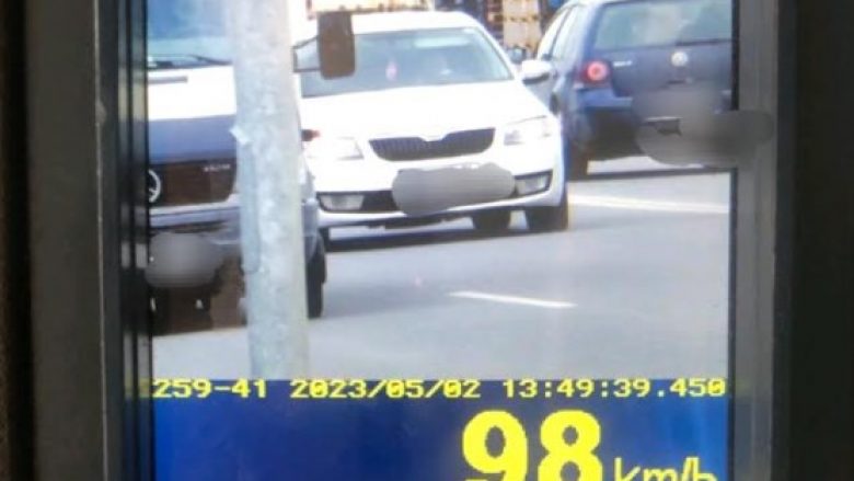 Tejkaloi shpejtësinë – drejtuesi i automjetit në Ferizaj dënohet 300 euro gjobë, 3 pikë negative e marrje e patentë-shoferit për gjashtë muaj  