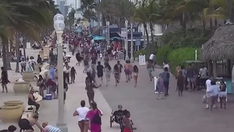 Disa të plagosur nga të shtënat me armë pranë një plazhi në Hollywood, Florida – pamje që tregojnë panikun e krijuar