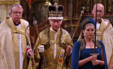 Charles kurorëzohet Mbret i Mbretërisë së Bashkuar