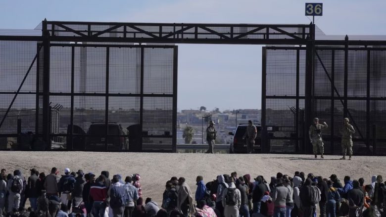 Administrata Biden kërkon 1,500 trupa për kufirin SHBA-Meksikë