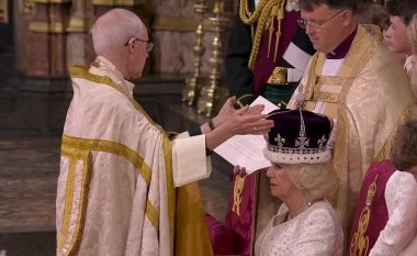 Camilla është kurorëzuar Mbretëreshë